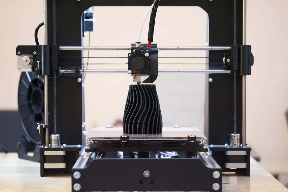 Mehrere FDM-3D-Drucker im Einsatz